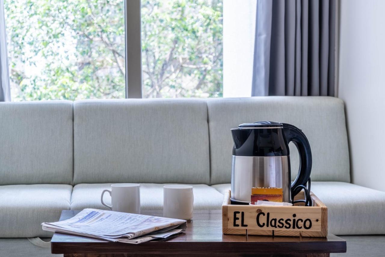 Hotel El Classico Rajkot Exteriör bild