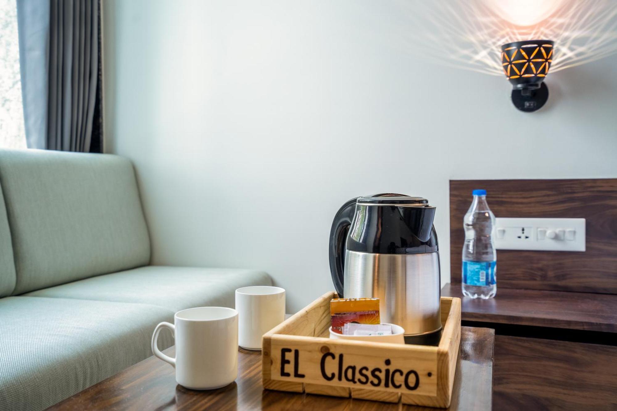 Hotel El Classico Rajkot Exteriör bild