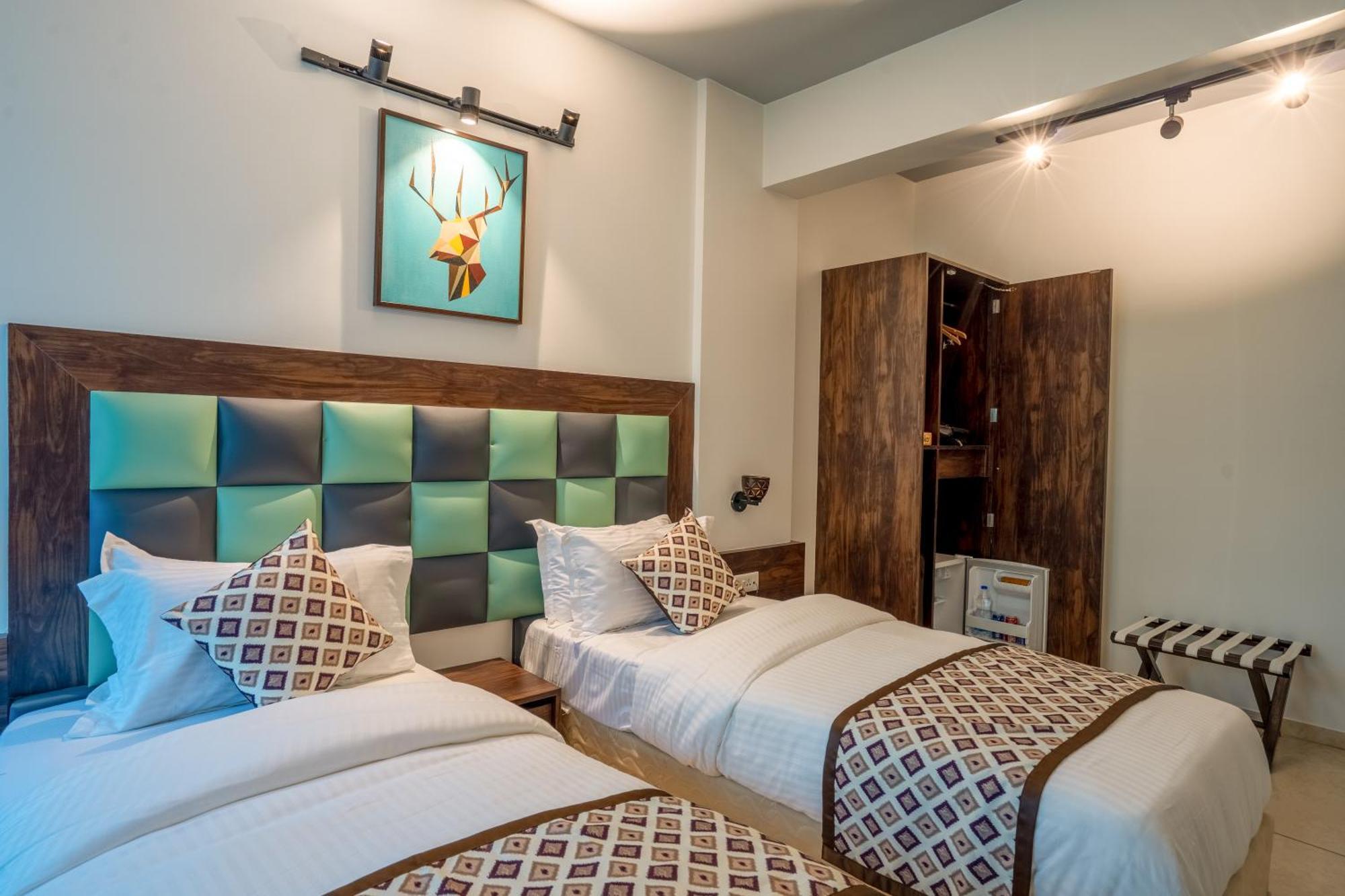 Hotel El Classico Rajkot Exteriör bild