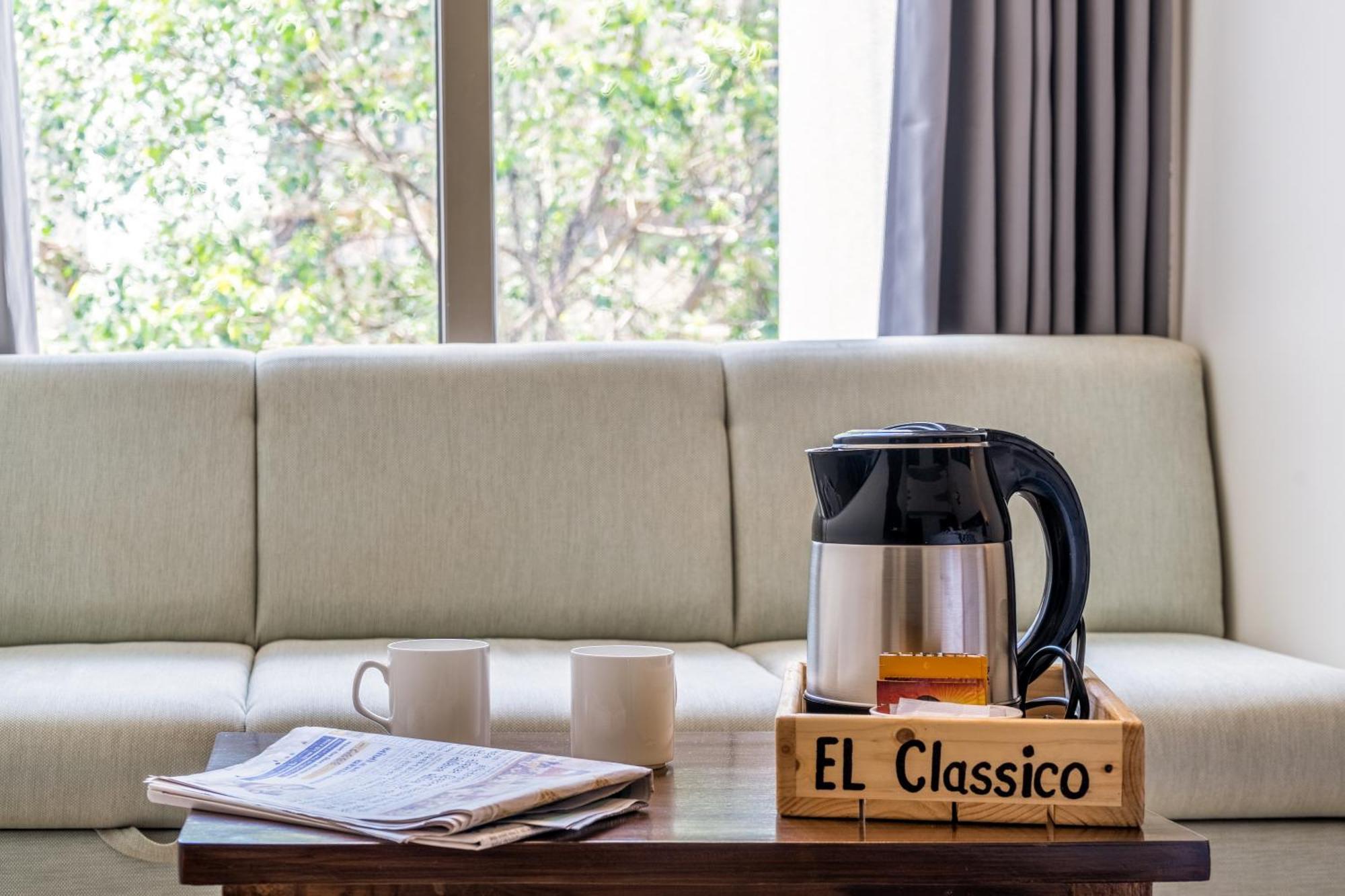 Hotel El Classico Rajkot Exteriör bild